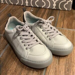 Old Navy Kids or Boys Size 3 Basic Everyday Gray Sneakers Casual NWOT EUC